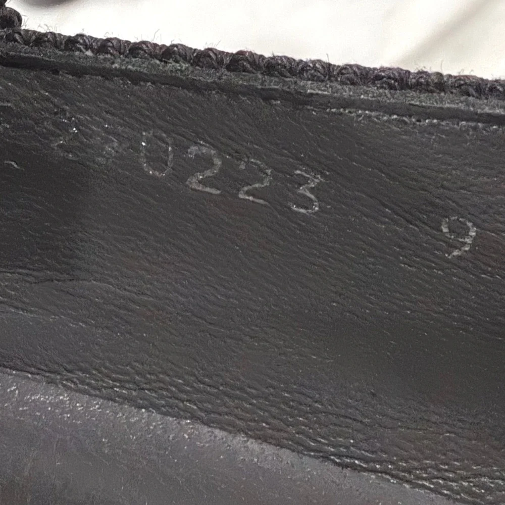 Stuart Weitzman Paisano Stretch Loafer 9B Black Textured Tassel Shoes Old Money